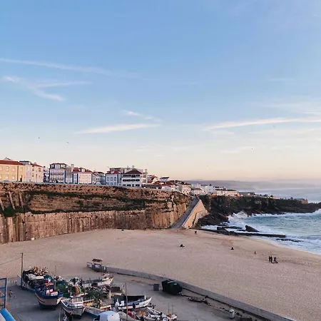 Dom wakacyjny Luxury Building With Rooftop In Ericeira